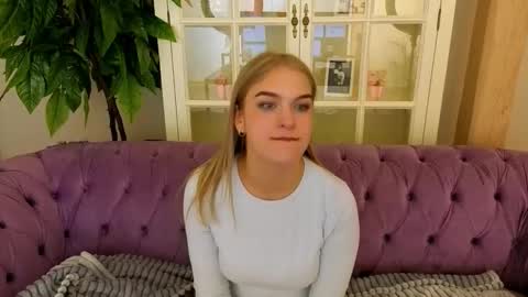 Snapshot of alinalemon chatting on 03.22.26 Alina online show from 03.22.26