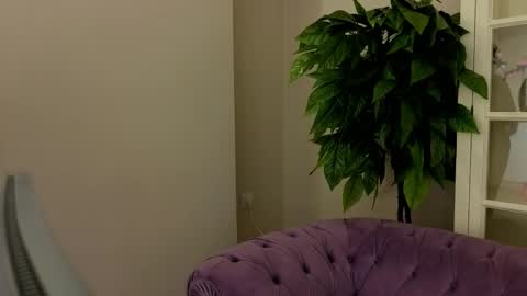 Snapshot of alinalemon chatting on 04.01.26 Alina online show from 04.01.26