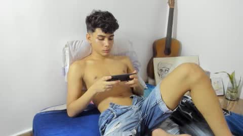 Snapshot of aliotttwink chatting on 09.14.25 AliotTwink online show from 09.14.25