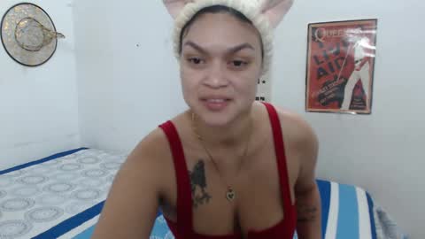 Snapshot of alise_coronado chatting on 10.09.25 aliss online show from 10.09.25