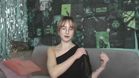 Snapshot of alishakelly chatting on 10.31.25 alishakelly online show from 10.31.25