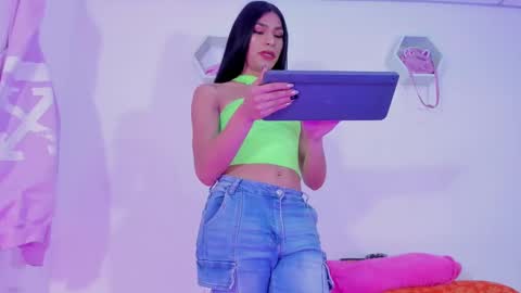 Alisia online show from 12.22.24