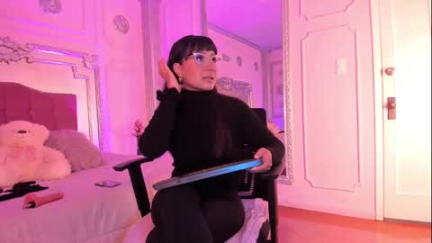 Alison Fishert online show from 01.30.25