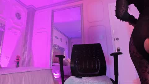 Alison Fishert online show from 01.31.25