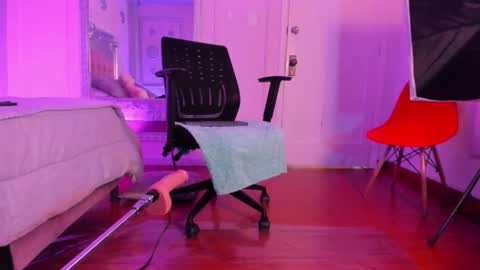 Alison Fishert online show from 02.27.25