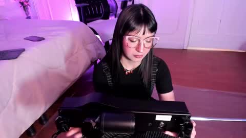 Alison Fishert online show from 10.09.25