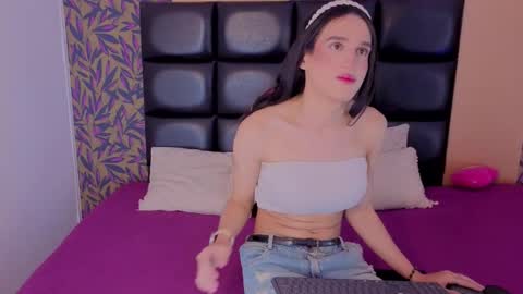 Snapshot of alisonn_doll_ chatting on 12.18.25 Alison online show from 12.18.25