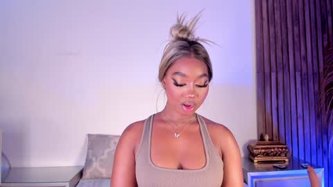 Alison Moon  online show from 01.21.25