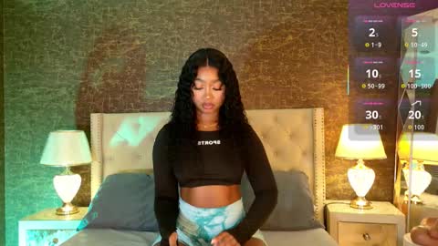 Snapshot of alisoon_moon chatting on 01.11.26 Alison Moon online show from 01.11.26