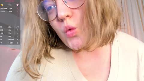 Snapshot of alissa_styles chatting on 11.16.25 Alissa online show from 11.16.25