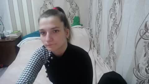 Snapshot of alissaclentx chatting on 10.27.25 alissaclentx online show from 10.27.25
