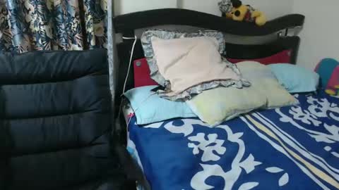 Snapshot of alisse27 chatting on 02.23.25 allise online show from 02.23.25