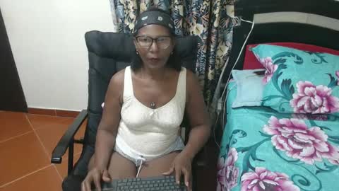 Snapshot of alisse27 chatting on 02.28.25 allise online show from 02.28.25