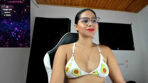 Snapshot of alisson_hoffman05 chatting on 01.14.25 Alisson hoffman05 online show from 01.14.25