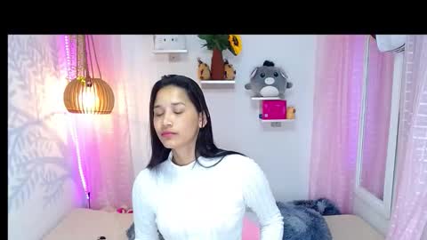 Snapshot of alisson_wiley chatting on 12.21.25 alisson online show from 12.21.25