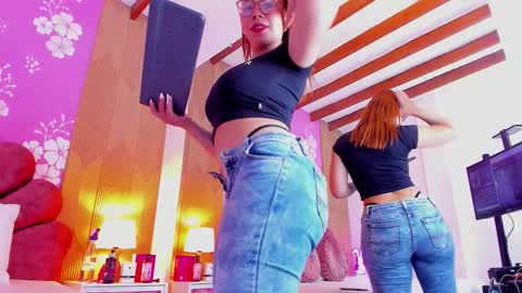Snapshot of alissonpeach01 chatting on 10.03.25 alissonpeach01 online show from 10.03.25