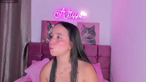 Snapshot of alissonsweet18_ chatting on 09.30.25 Alisson online show from 09.30.25