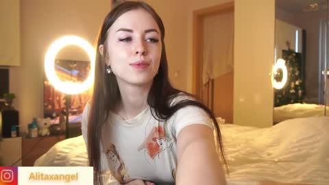 Snapshot of alitaangel_ chatting on 01.05.25 A L I T A online show from 01.05.25