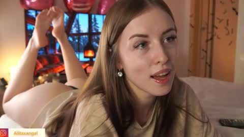 Snapshot of alitaangel_ chatting on 12.03.25 A L I T A online show from 12.03.25