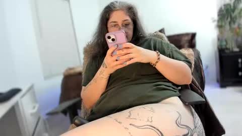 Snapshot of alix_valentine chatting on 09.21.25 alix_valentine online show from 09.21.25