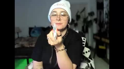 Snapshot of alix_valentine chatting on 10.30.25 alix_valentine online show from 10.30.25