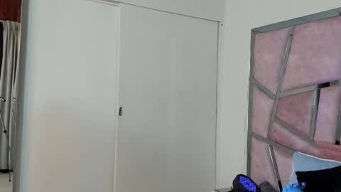 Snapshot of alixmartin1 chatting on 10.30.25 alix online show from 10.30.25