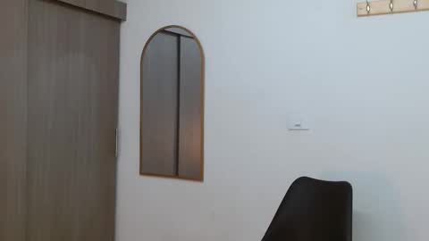 Snapshot of alixmartin1 chatting on 11.06.25 alix online show from 11.06.25