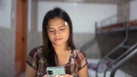 Snapshot of aliyah_molly chatting on 04.16.26 aliyah online show from 04.16.26