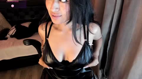 Snapshot of alizee__ chatting on 12.13.24 Alizee online show from 12.13.24
