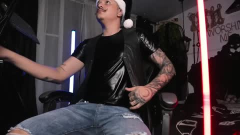 Snapshot of allanhurtss chatting on 12.24.24 online show from 12.24.24
