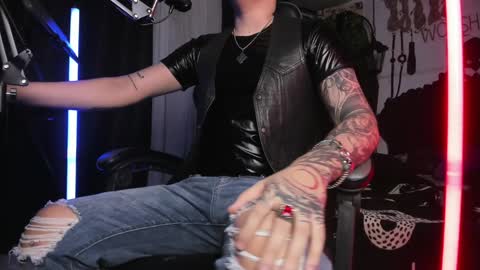 Snapshot of allanhurtss chatting on 12.26.24 online show from 12.26.24
