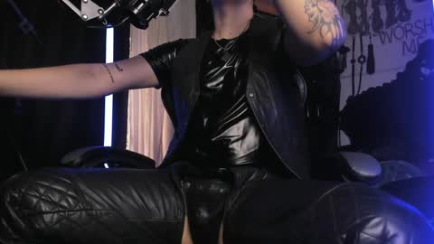 Snapshot of allanhurtss chatting on 12.26.24 online show from 12.26.24