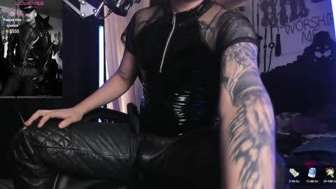 Snapshot of allanhurtss chatting on 12.28.24 online show from 12.28.24