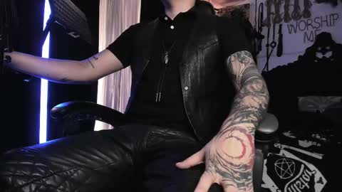 Snapshot of allanhurtss chatting on 02.19.25 online show from 02.19.25