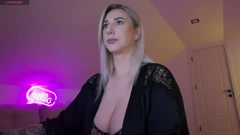 A day u didnt smile is a lost day online show from 04.10.26