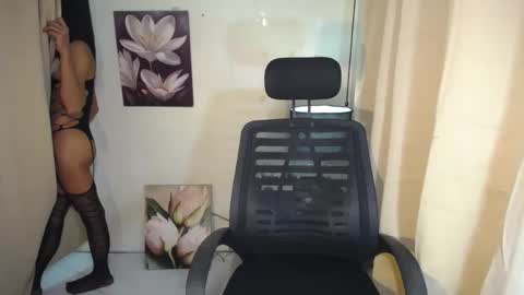 Snapshot of allday_mistress chatting on 02.26.25 trina online show from 02.26.25