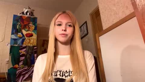 Snapshot of allegralenherr chatting on 10.20.25 Lina online show from 10.20.25