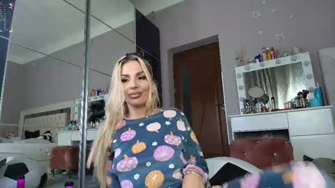 Snapshot of allesya23 chatting on 11.13.25 onlyfansallesya23 online show from 11.13.25