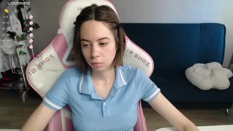 Snapshot of allie_hazie chatting on 06.06.26 alice online show from 06.06.26