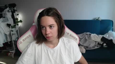 Snapshot of allie_hazie chatting on 06.25.26 alice online show from 06.25.26