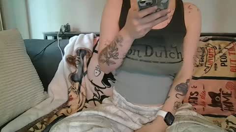 Snapshot of alliebearx chatting on 06.17.26 alliebearx online show from 06.17.26