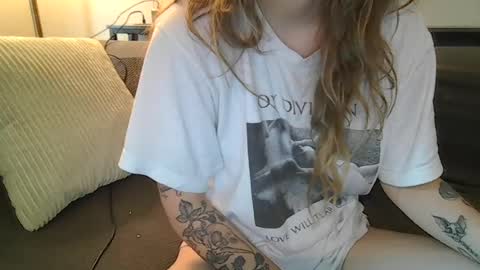 Snapshot of alliebearx chatting on 07.17.26 alliebearx online show from 07.17.26