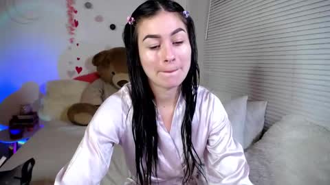 Snapshot of allierose_ chatting on 02.16.25 Allie online show from 02.16.25