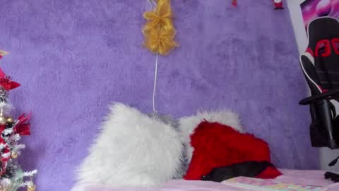 Snapshot of allis0n_ik chatting on 12.18.24 ALLIS0N IK online show from 12.18.24