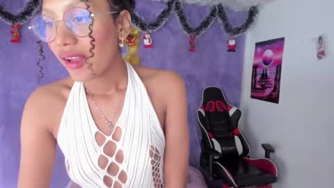 Snapshot of allis0n_ik chatting on 12.30.24 ALLIS0N IK online show from 12.30.24