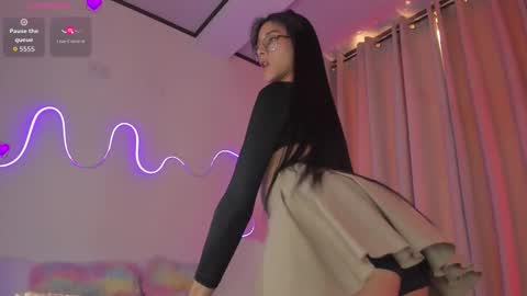 Snapshot of allison_alahia chatting on 12.04.25 Allison online show from 12.04.25