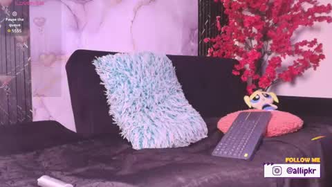 allison_parker1_ online show from 05.25.26