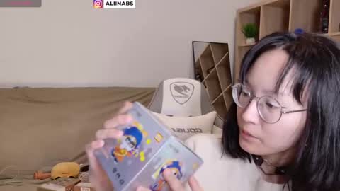 Snapshot of alllinaeve chatting on 03.10.25 Alina online show from 03.10.25