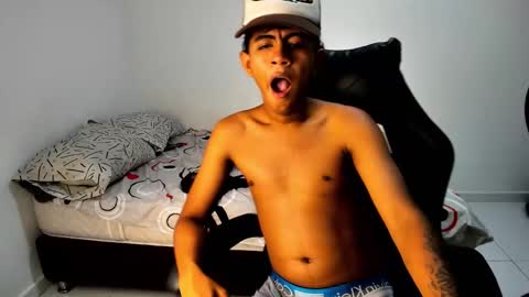 Snapshot of alluringangel0 chatting on 09.16.25 alluringangel0 online show from 09.16.25