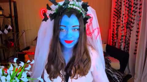 alluringeyess online show from 10.31.25